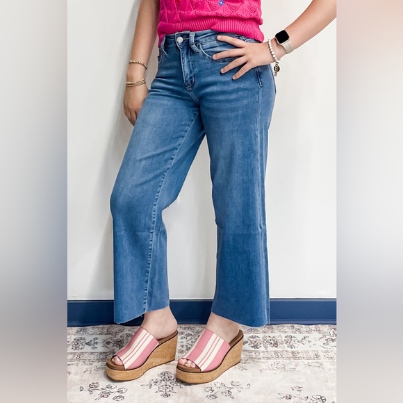 Vervet V3632 High Rise Super Soft Cropped Slim Fit Wide Leg Jeans Right Wash - Picture 3 of 7